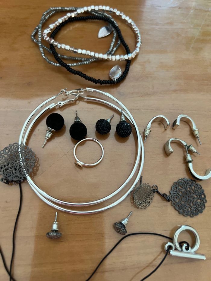 Lot de bijoux argent/noir - photo numéro 2