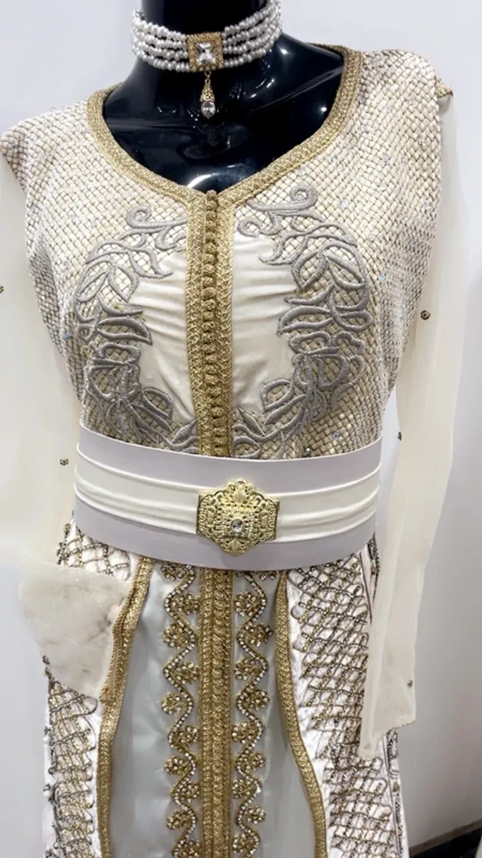 Magnifique caftan en liquidation. Profitez-en ! - photo numéro 3