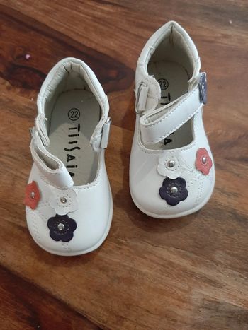 Chaussures à scratch taille 22