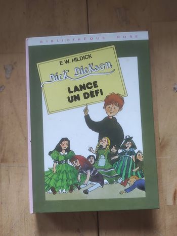 Dick Dickson lance un défi E.W. Hildick Bibliothèque Rose cartonnée 1978