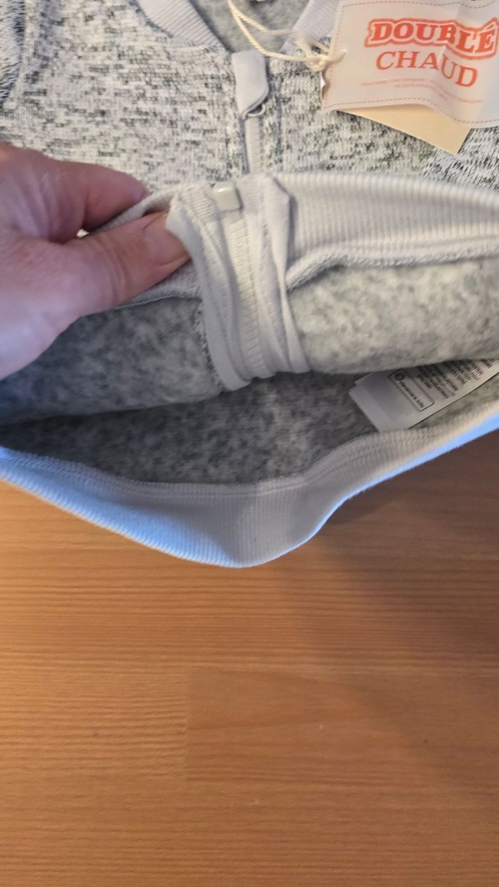 A SAISIR .NEUFS!!! (non portés) 🏷🏷💙🤩 CHAUD sweat zippé chaud et teeshirt ml 3 mois garçon 🤩💙 - photo numéro 5