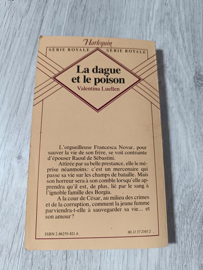 Livre Harlequin série royale - photo numéro 2