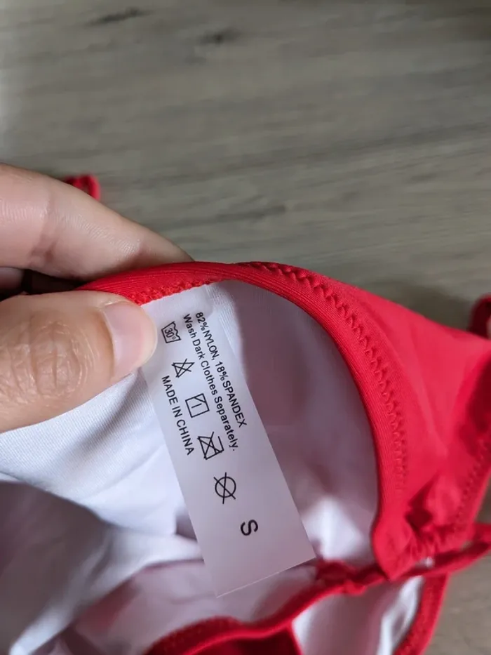 Bain de maillot de bain rouge neuf - photo numéro 3