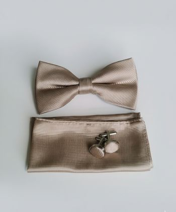 Nœud papillon beige crème + boutons de manchettes + mouchoir de pochette 