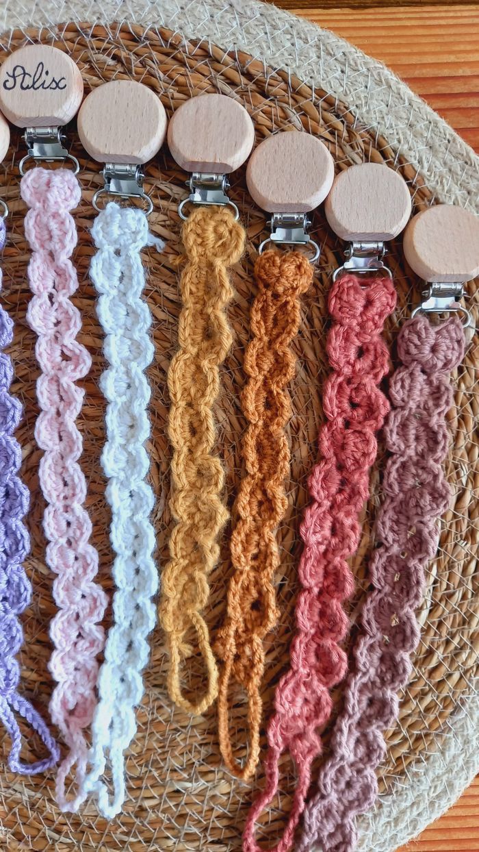 Attaches tétines au crochet coloris au choix🌈 - photo numéro 3