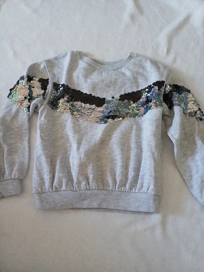 Sweat gris a sequins 6 ans