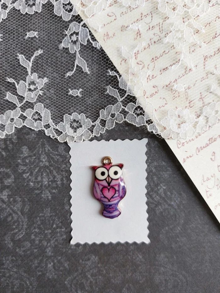 magnifique pendentif en métal hibou violet