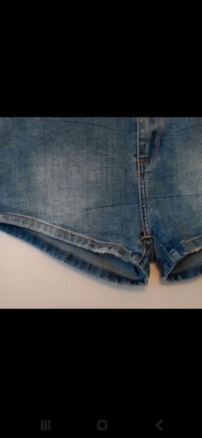 Short en jean bleu petites decos sur les côtés taille L monday - photo numéro 4