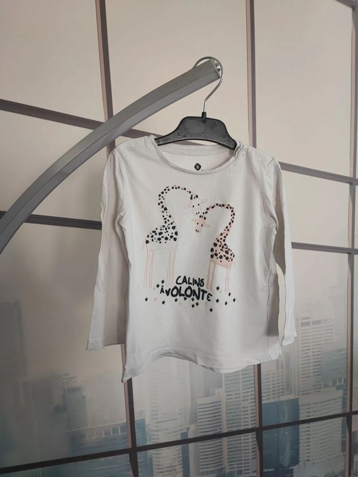 T-shirt manches longues taille 24 mois