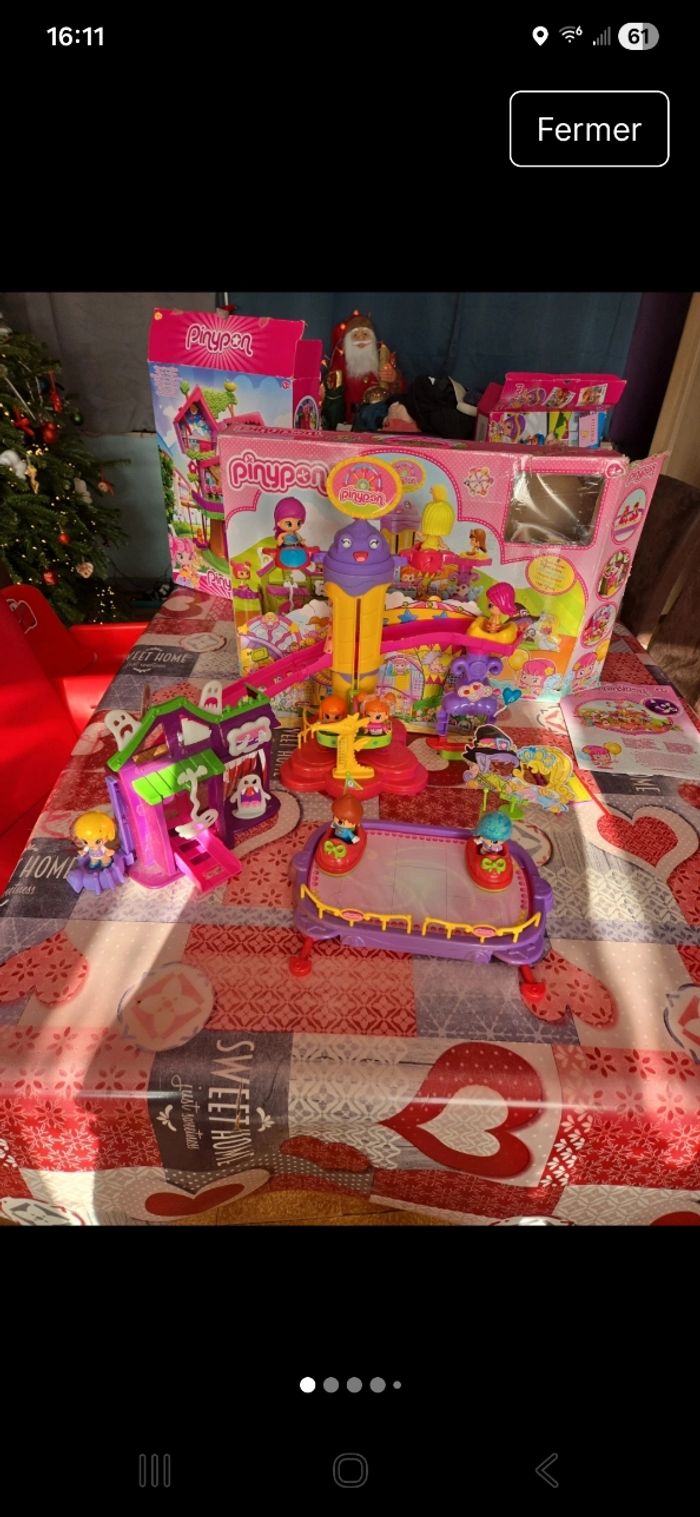 Figurine à la fête foraine pinypon.