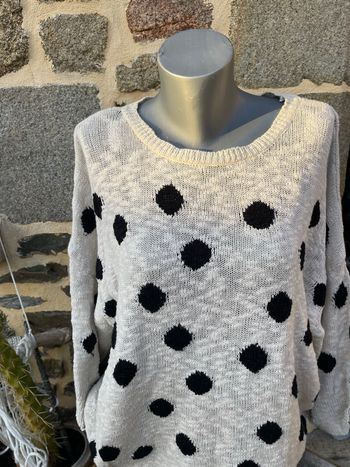 Pull en maille crème à pois noir - Zara 