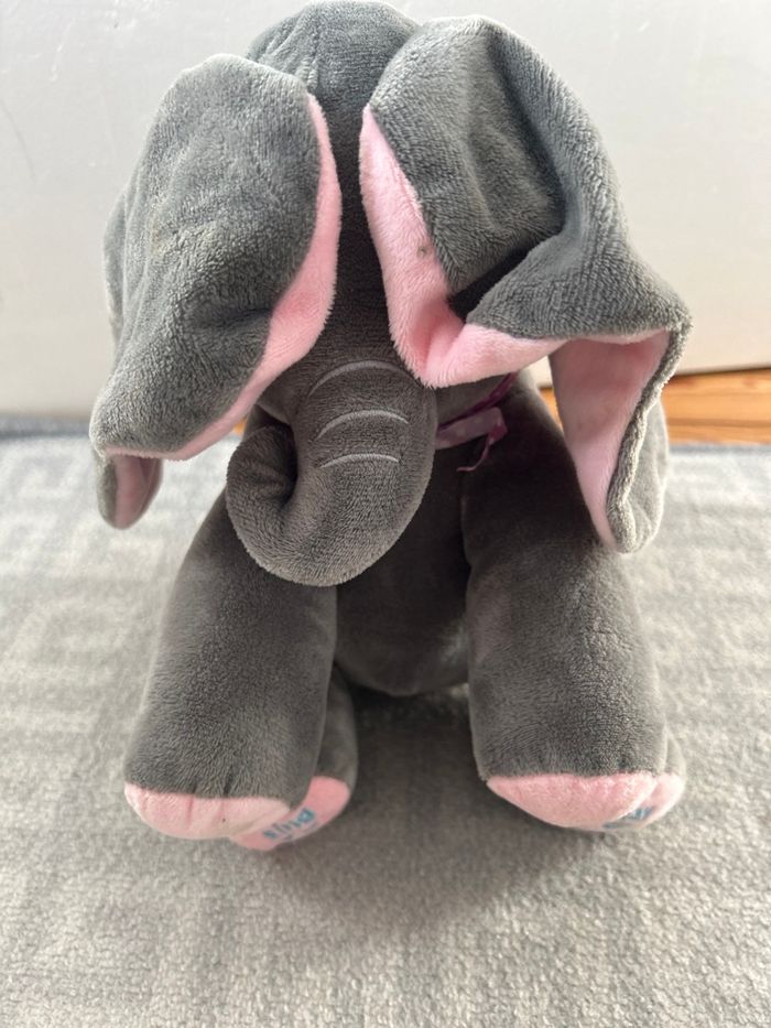 Éléphant peluche jeux cache -cache