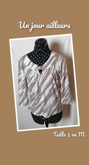 Top / haut / tee-shirt blanc taupe Un jour ailleurs