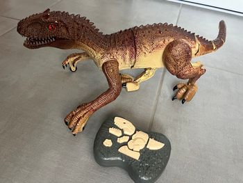 Dinosaure télécommandé