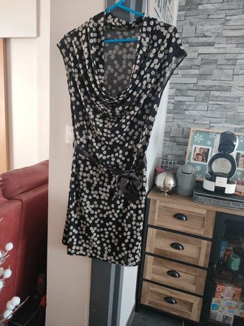 Robe noire à pois