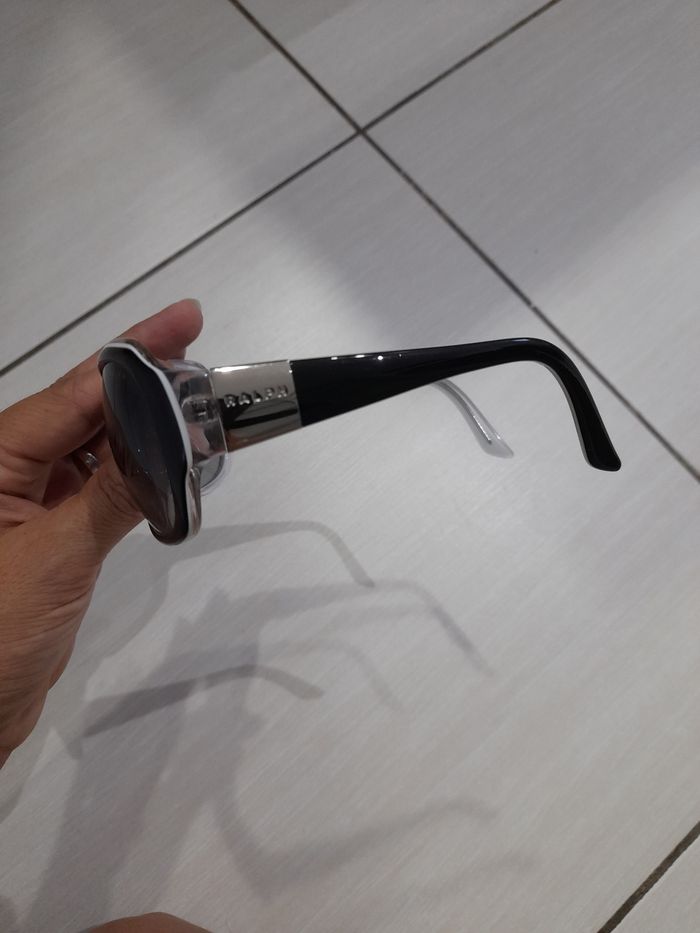 Lunettes de soleil Ralph Lauren
Très bon état - photo numéro 2