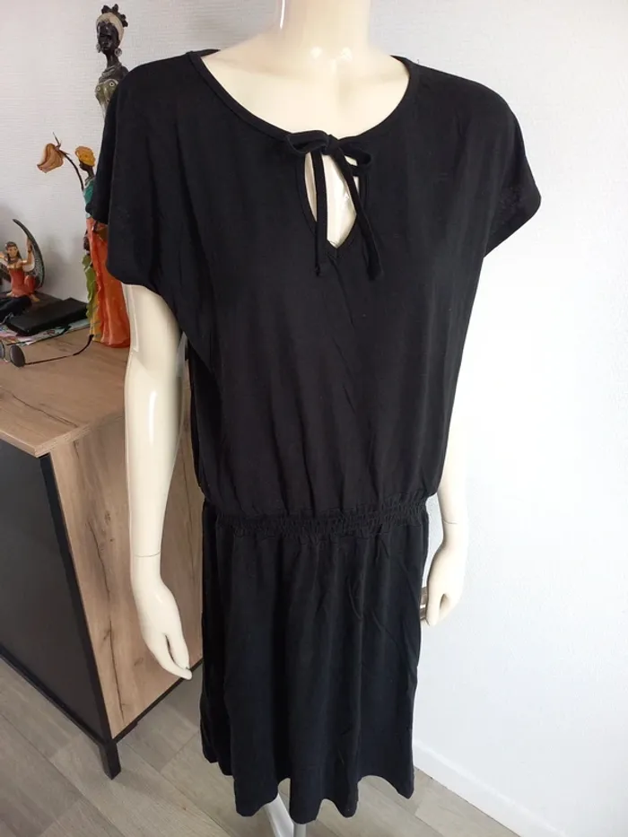 Robe noir - photo numéro 2