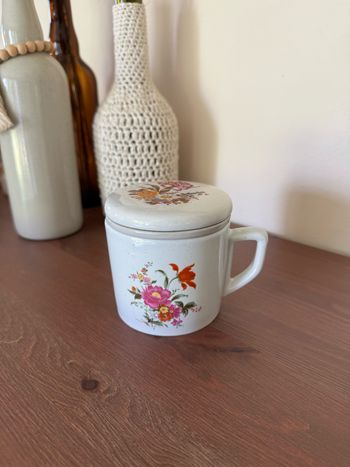 Tisanière en grès mouchetés avec motifs fleurs