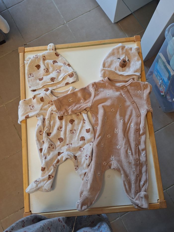 2pyjama 1mois avec bonnet