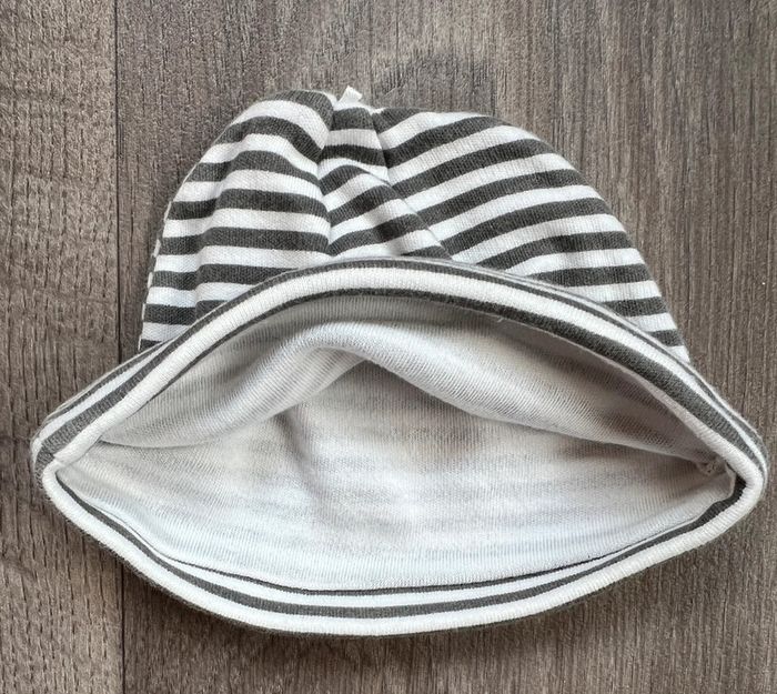 Lot de 3 bonnets et chaussons naissance - photo numéro 3
