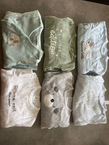 Lot de pyjama taille 3 mois de toute marque