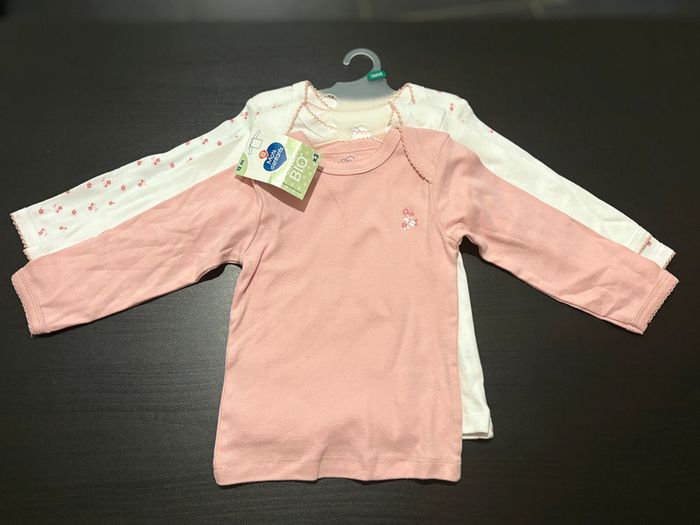 Lot de 3 maillots « fleurs » Manches longues Mots d’enfants Taille 12 mois.