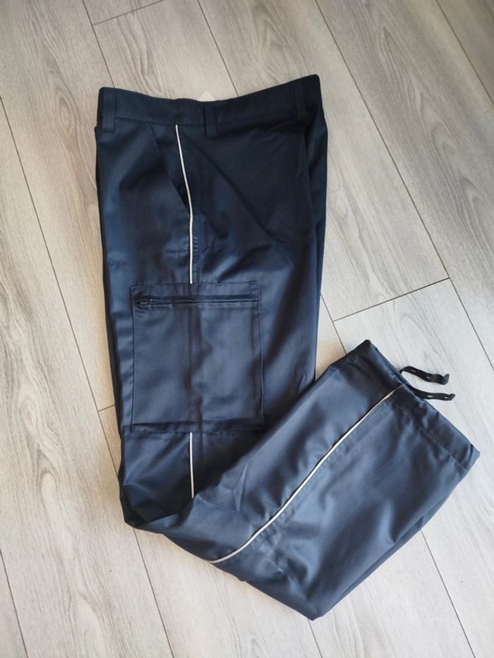 Pantalon homme d'ambulancier neuf taille 48