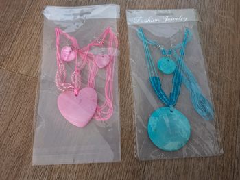 Ensemble colliers et boucles d'oreilles