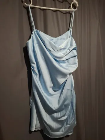 Robe bleue clair satinée Boohoo T44 Neuve