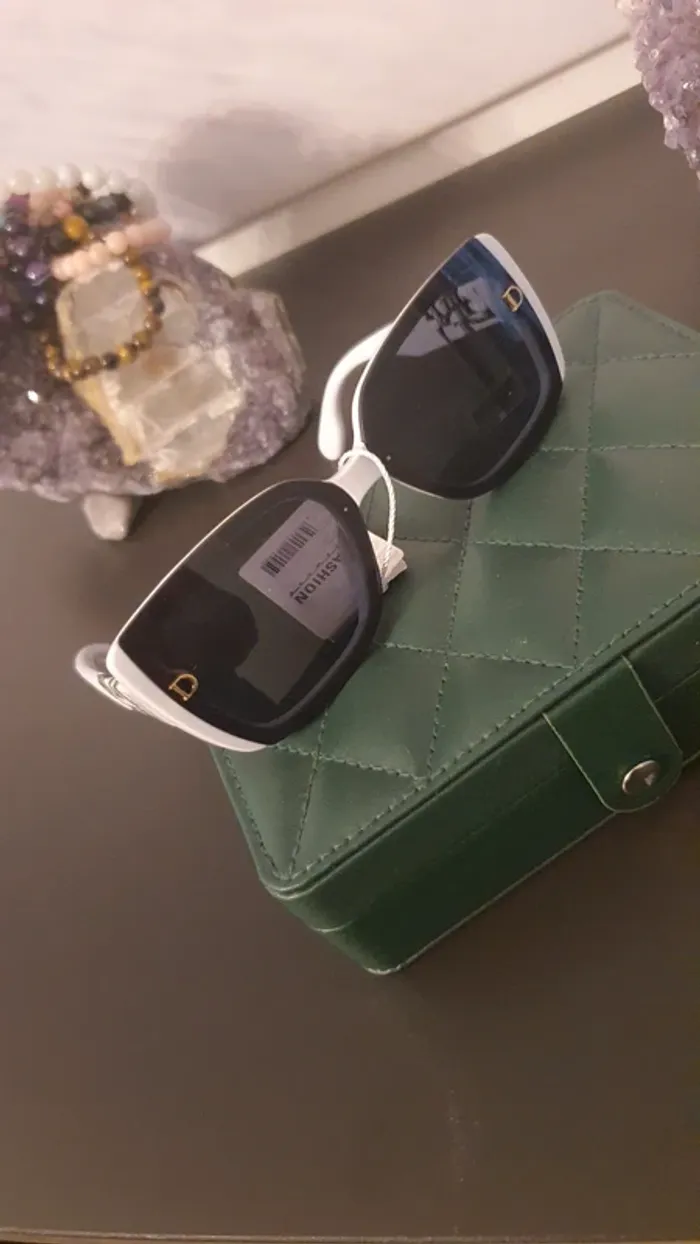 Lunette de soleil - photo numéro 2