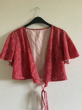 Petit top rouge à fleurs - taille L
