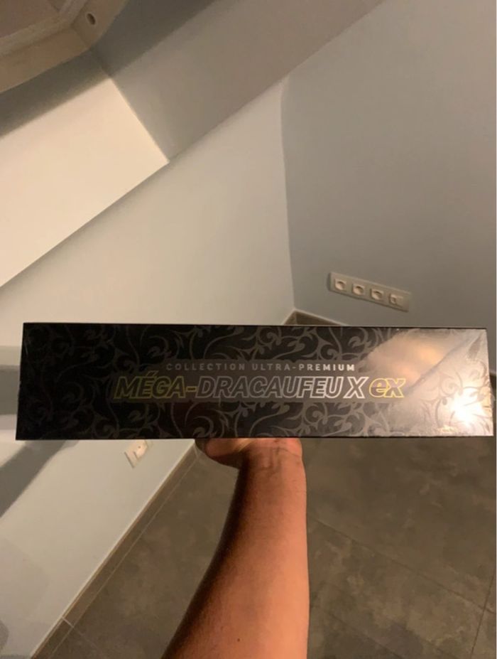 Ultra premium collection mega dracaufeu x - photo numéro 3