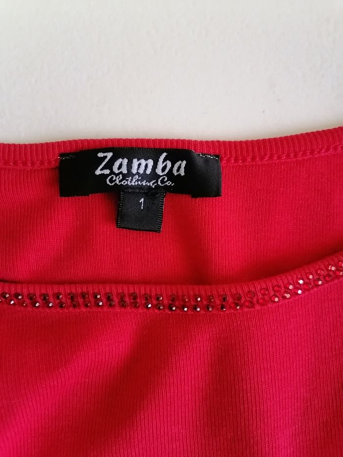 Tee-shirt femme rouge avec  strass rouge - photo numéro 5