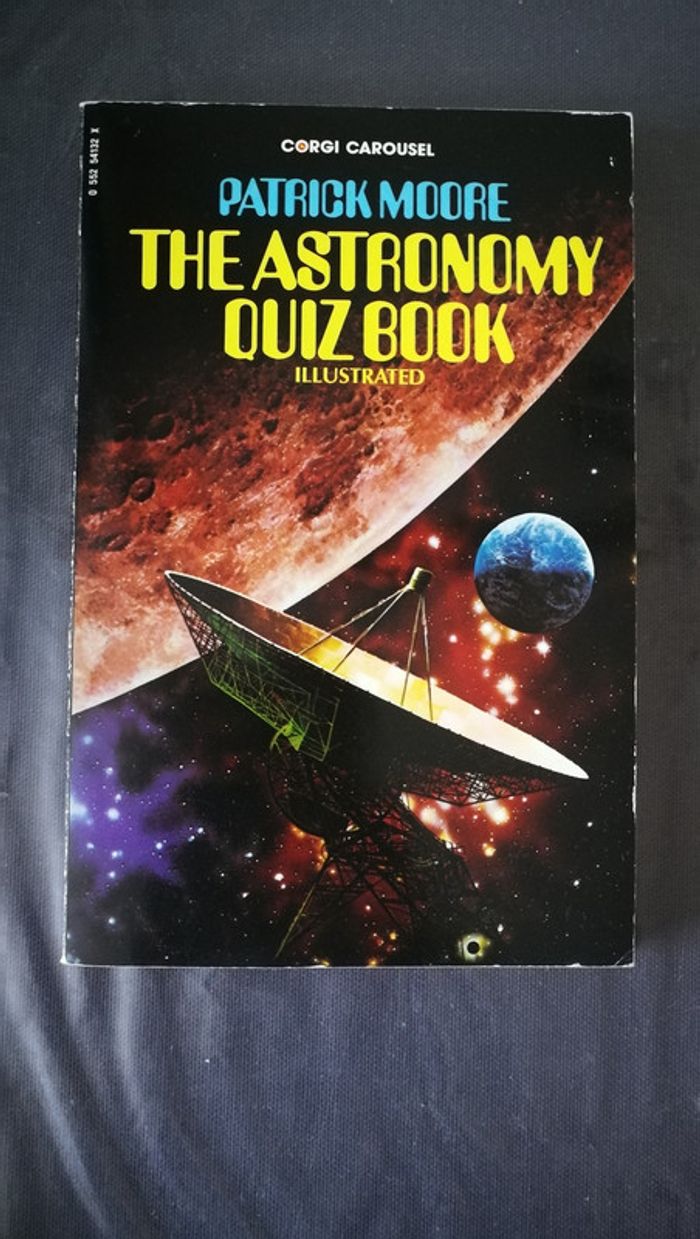 The astronomy quiz book. Illustrated.
