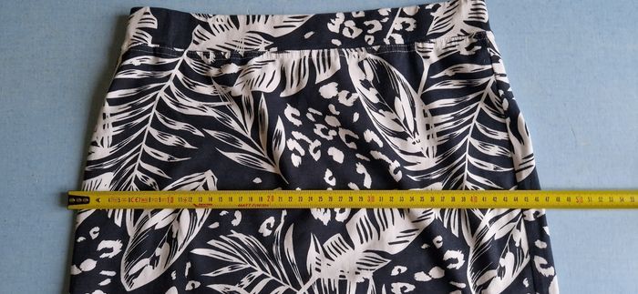 Jupe à fleurs bleu marine Taille 38/40 - photo numéro 8