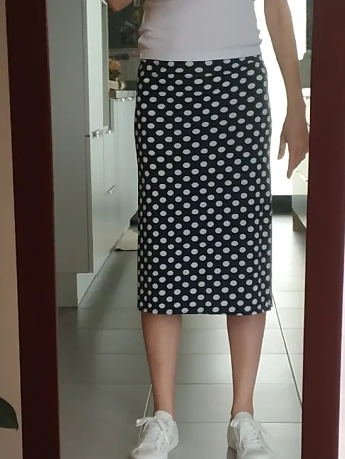 Jupe en jersey noire à pois blancs - photo numéro 4