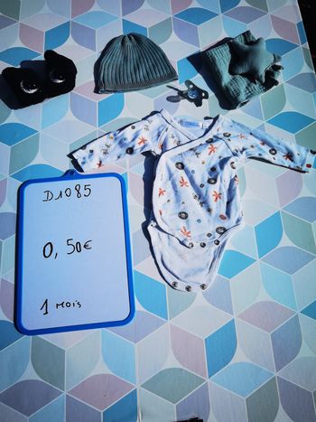 D1085 - body garçon 1 mois
