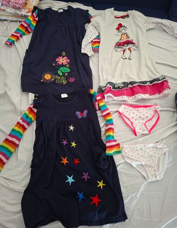Lot robes 7 ans et culottes neuves