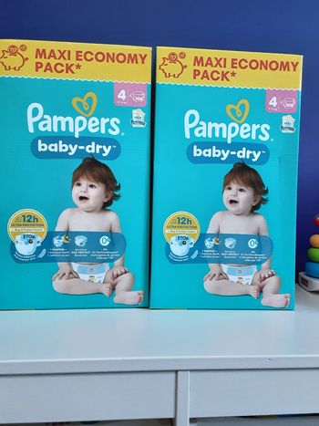 2 cartons pampers taille 4