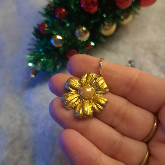Boucles d'oreilles pendante avec pâte polymere fleur doré - photo numéro 6