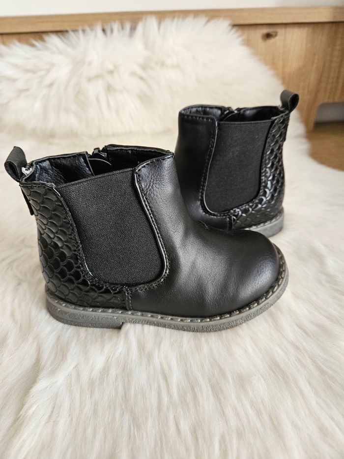 Bottines pointure 24.