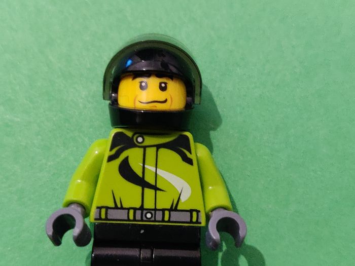 Figurine Lego City Monster Truck driver - Excellent état - vrai Lego - photo numéro 3