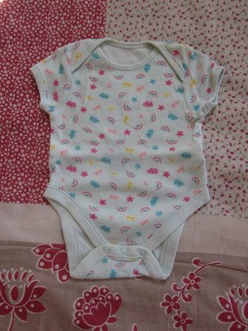 Body manches courtes vert pale 3 mois