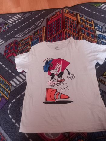 T-shirt nike