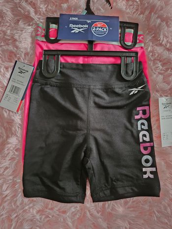 2 shorts Reebok 5 ans