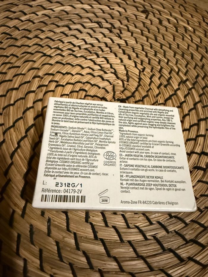 Savon végétal charbon detox Aroma Zone - photo numéro 3