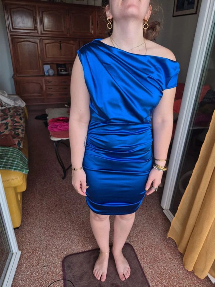 Robe uni bleu satin