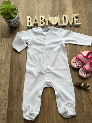 - Pyjama Mayoral            - 9 mois - Très bon état  