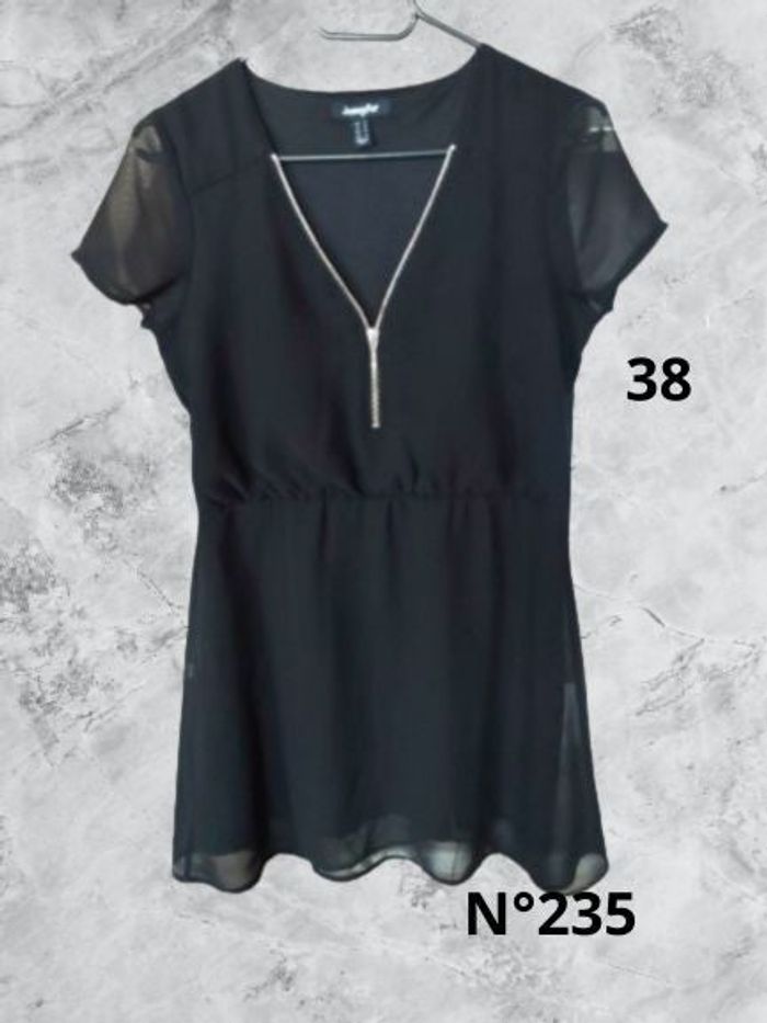 N°235 Robe noir T38. Jennyfer.