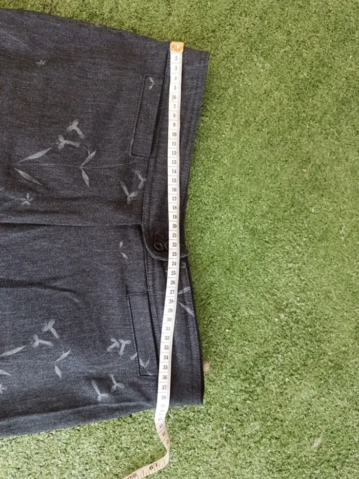 Pantalon motifs floral gris anthracite Camaïeu vintage taille 38 - photo numéro 3